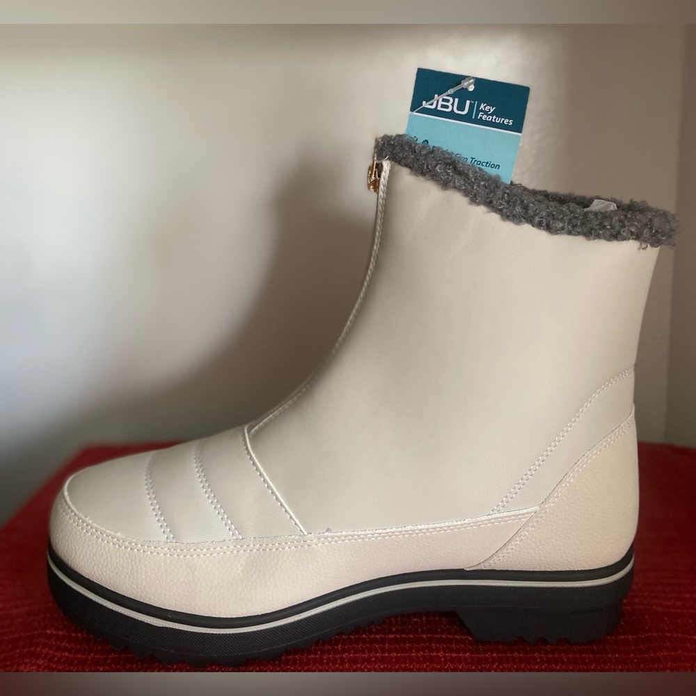 Women's Winter Boots in Cream and Gray - Picture 16 of 16